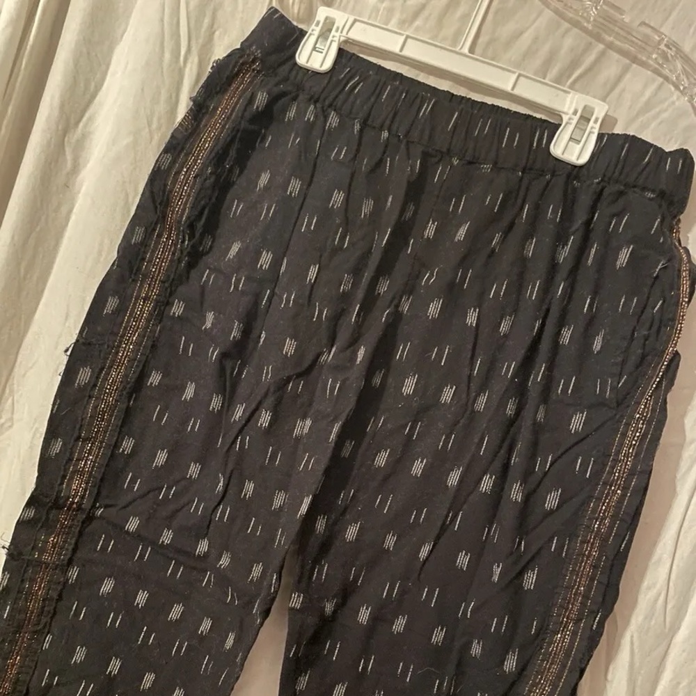 Anthropologie pull on Jogger w beading detail- S